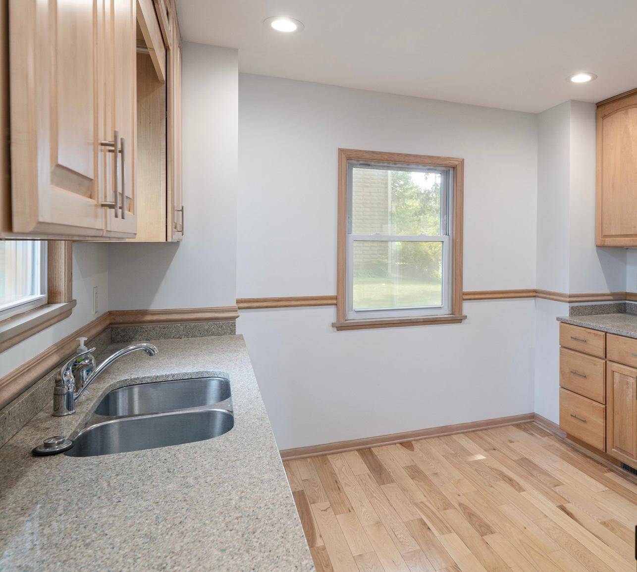 Saint Paul, MN 55117,1368 Dale ST N
