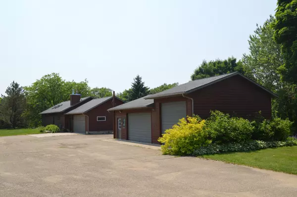 1180 60th ST SW, Rochester, MN 55902