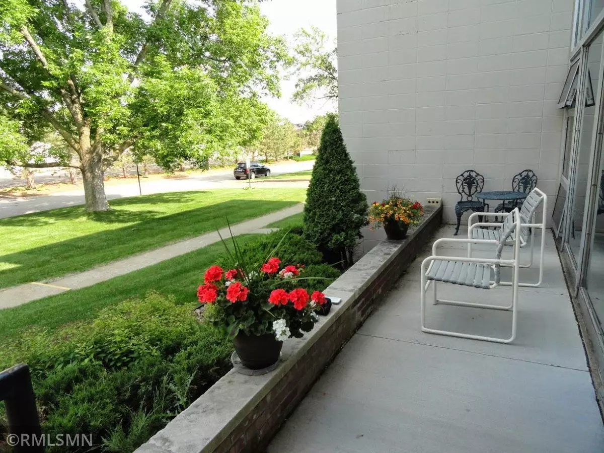 Edina, MN 55435,7000 Sandell AVE #4