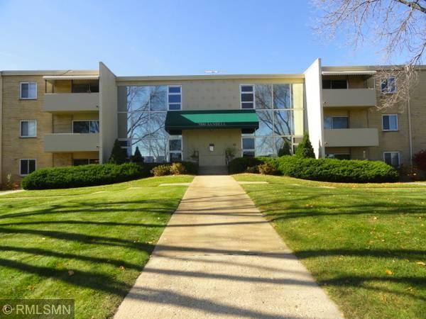 Edina, MN 55435,7000 Sandell AVE #4