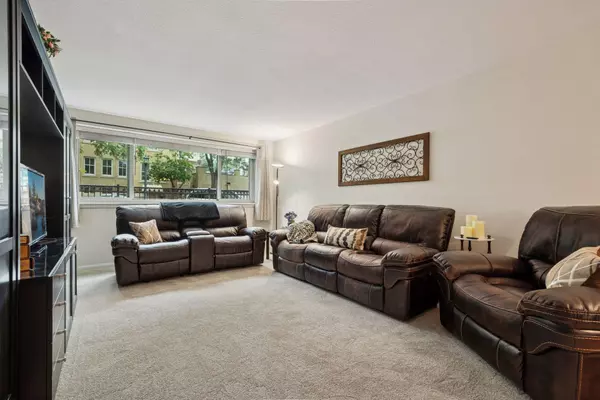 Minneapolis, MN 55403,1901 Emerson AVE S #104