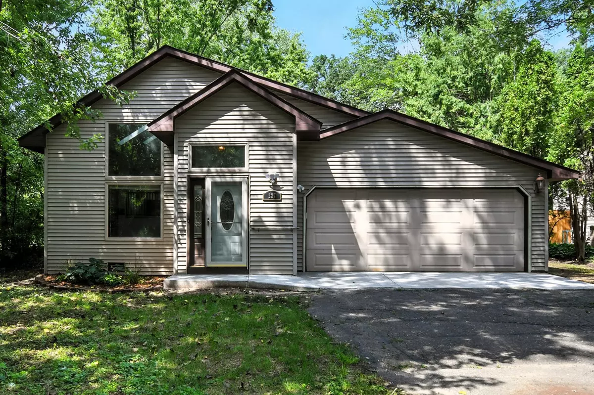 Mahtomedi, MN 55115,227 Glenmar AVE