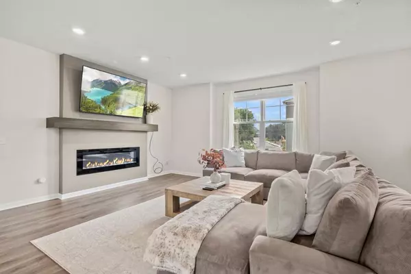 West Saint Paul, MN 55118,1517 Timberwood LN