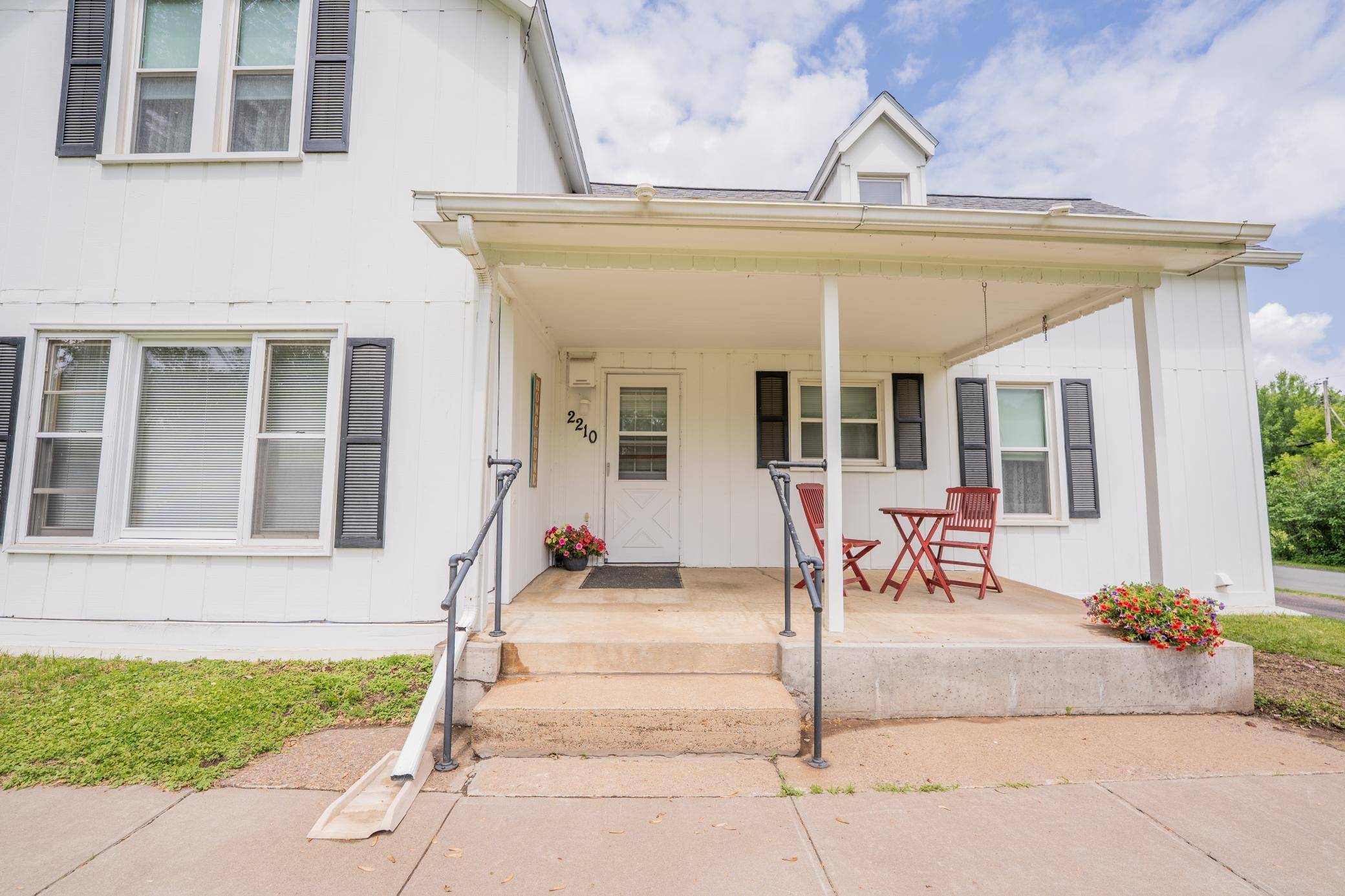 Eau Claire, WI 54703,2210 Vine ST