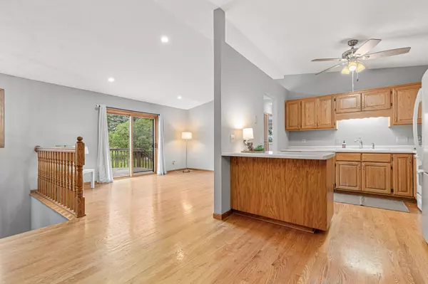 Woodbury, MN 55125,7174 Robinwood CT