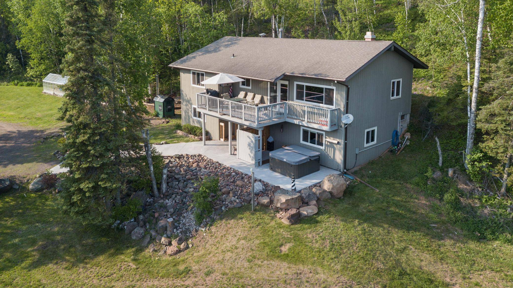1928 Loop RD, Two Harbors, MN 55616