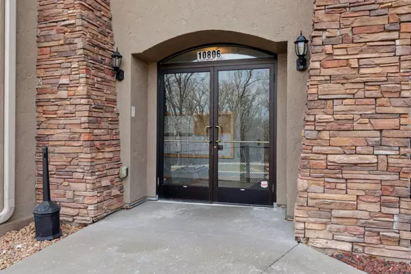 Plymouth, MN 55441,10806 S Shore DR #103