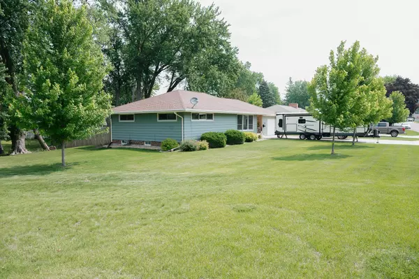 381 6th ST SW, Wells, MN 56097