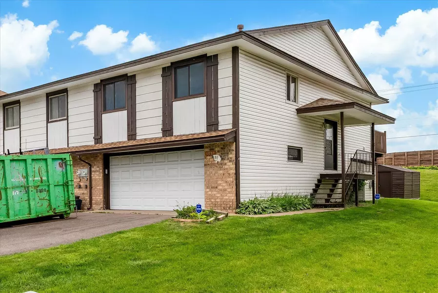 3557 Independence AVE N, New Hope, MN 55427