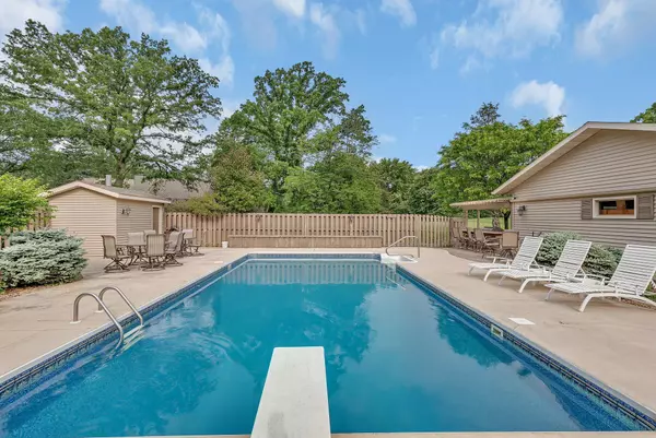 Sartell, MN 56377,512 Greenview CT