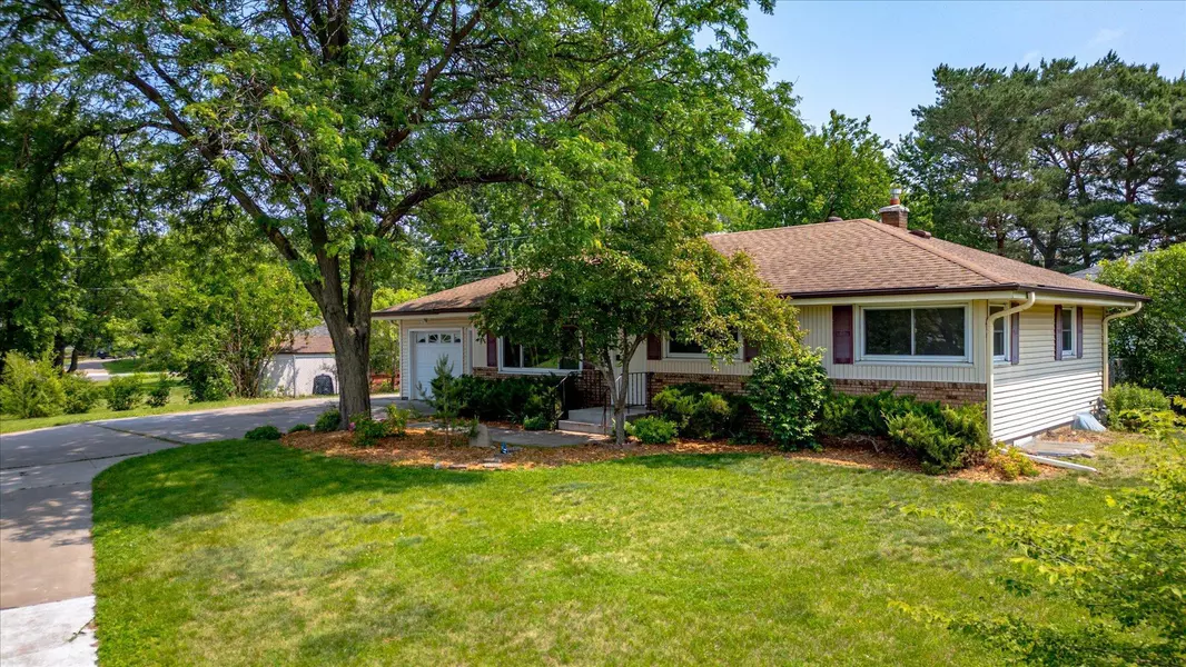 133 Martin WAY, Vadnais Heights, MN 55127