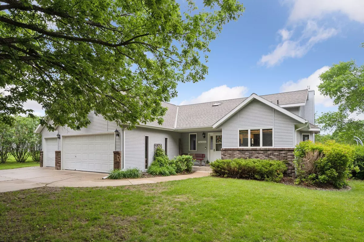 Willmar, MN 56201,900 Richland AVE SW