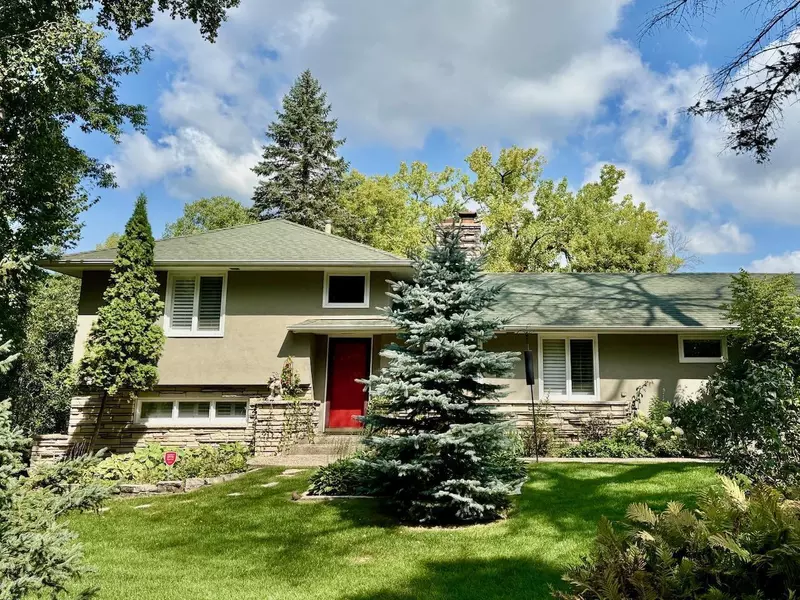 18 Loring RD, Hopkins, MN 55305