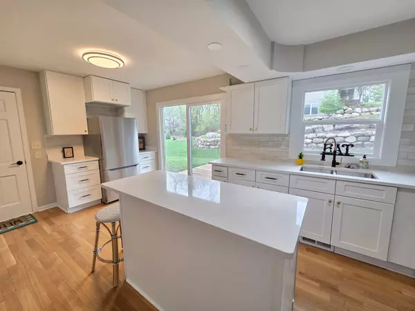 Minnetonka, MN 55345,13801 Lake Street EXT