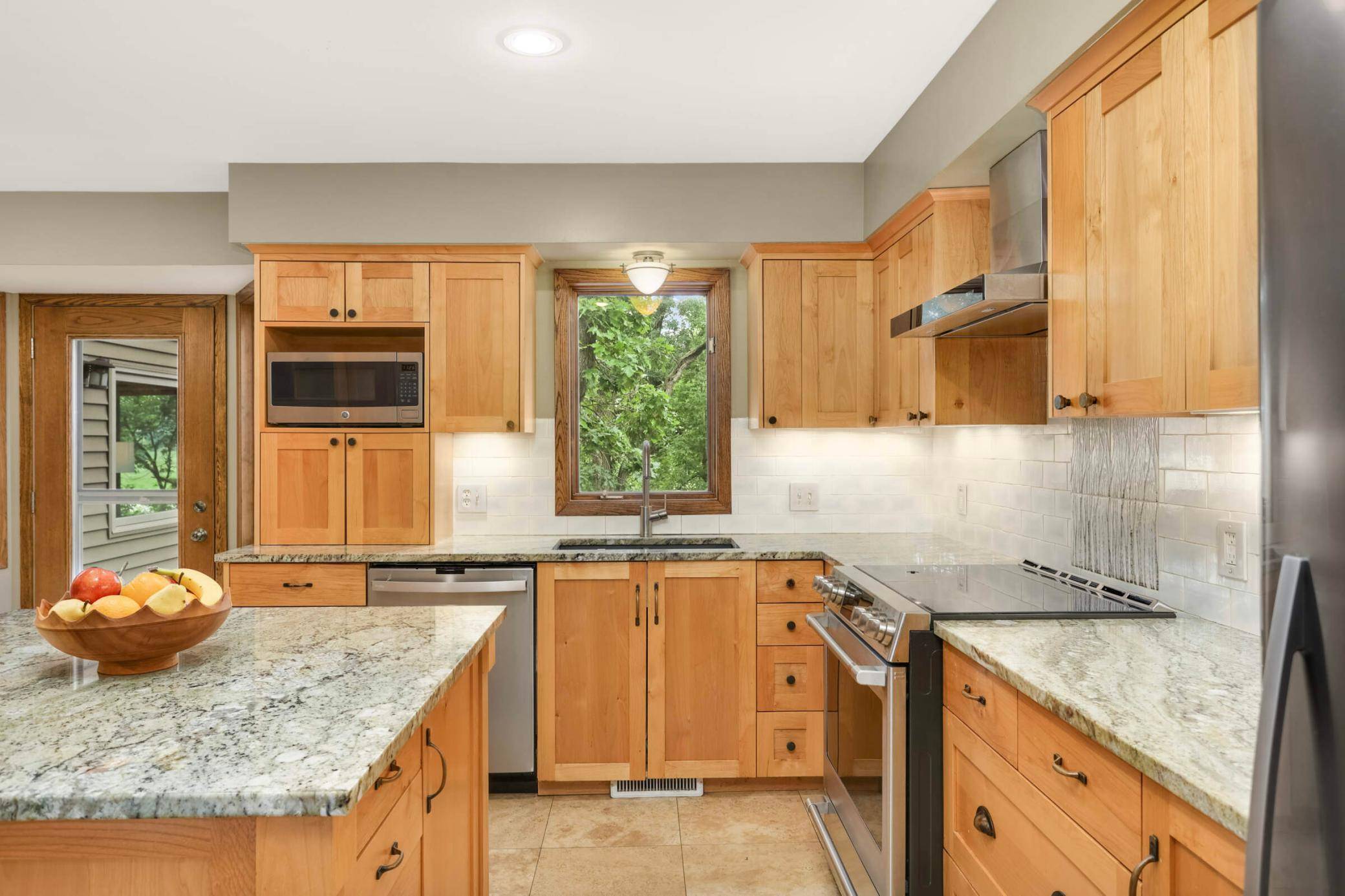Eagan, MN 55123,878 Lakewood Hills RD S