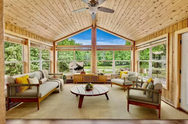 Minnetonka, MN 55305,101 Sunset DR S