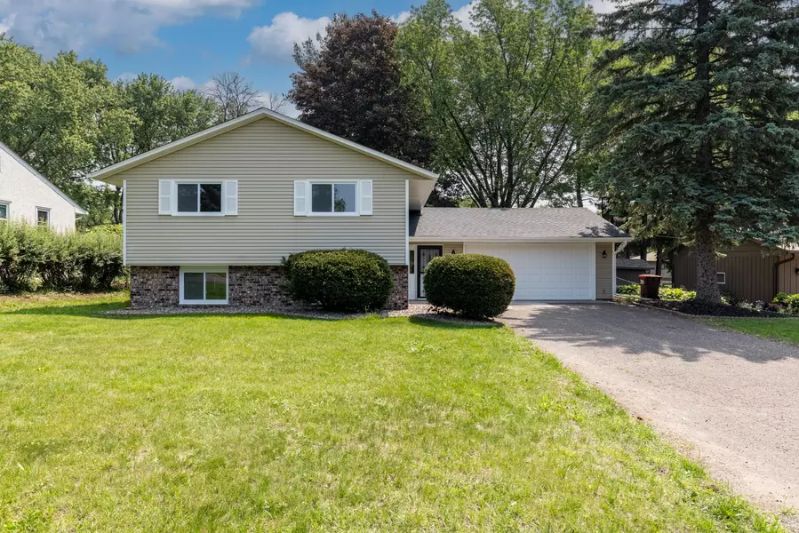 200 Sterling ST N, Maplewood, MN 55119