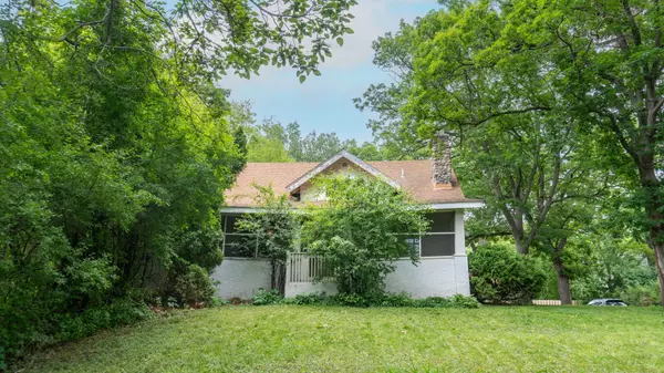 Arden Hills, MN 55112,3672 Snelling AVE N