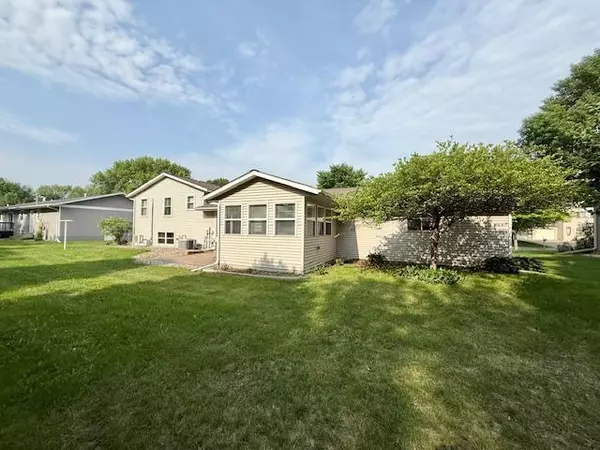 Redwood Falls, MN 56283,507 Morten DR