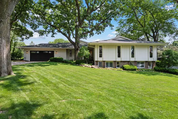 7125 Shannon DR, Edina, MN 55439