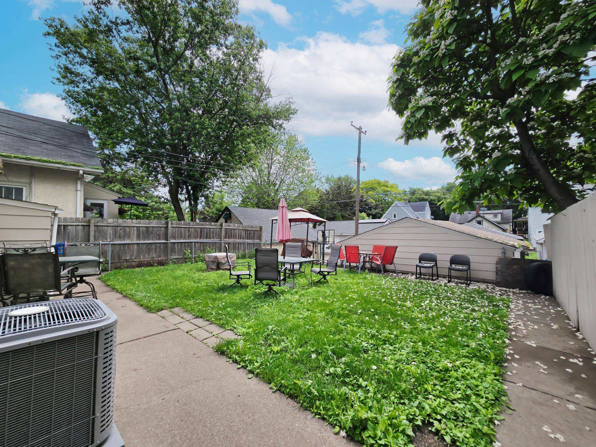 Saint Paul, MN 55106,1024 3rd ST E