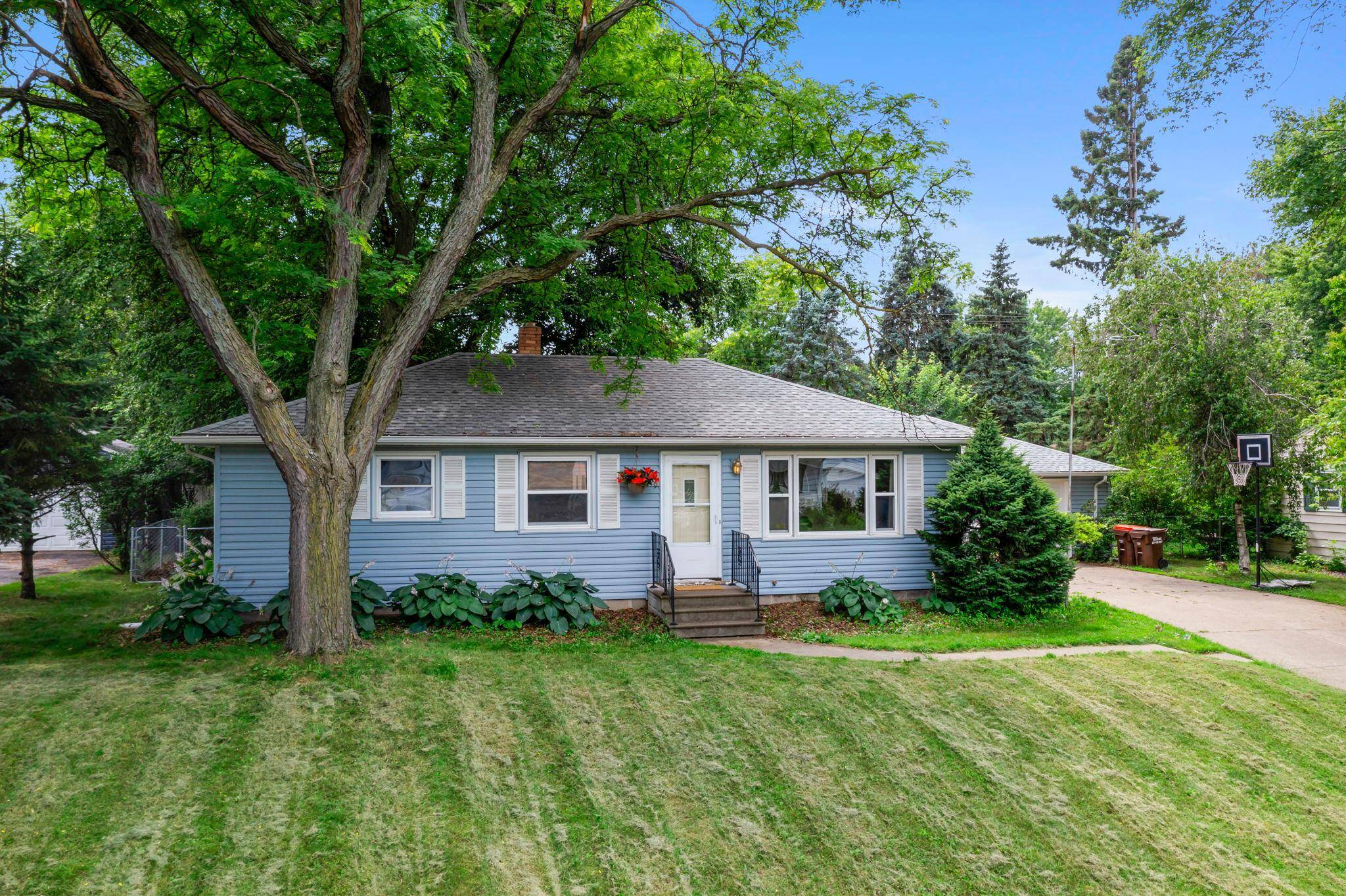 6149 Garbe AVE, Woodbury, MN 55125