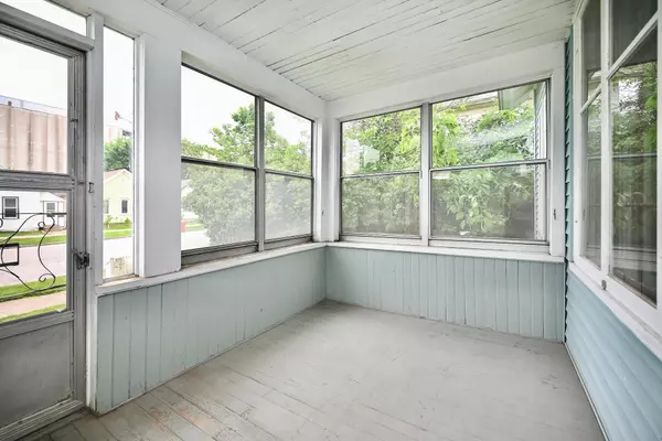 Winona, MN 55987,579 W 4th ST