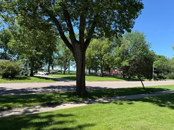 Worthington, MN 56187,511 Lake AVE