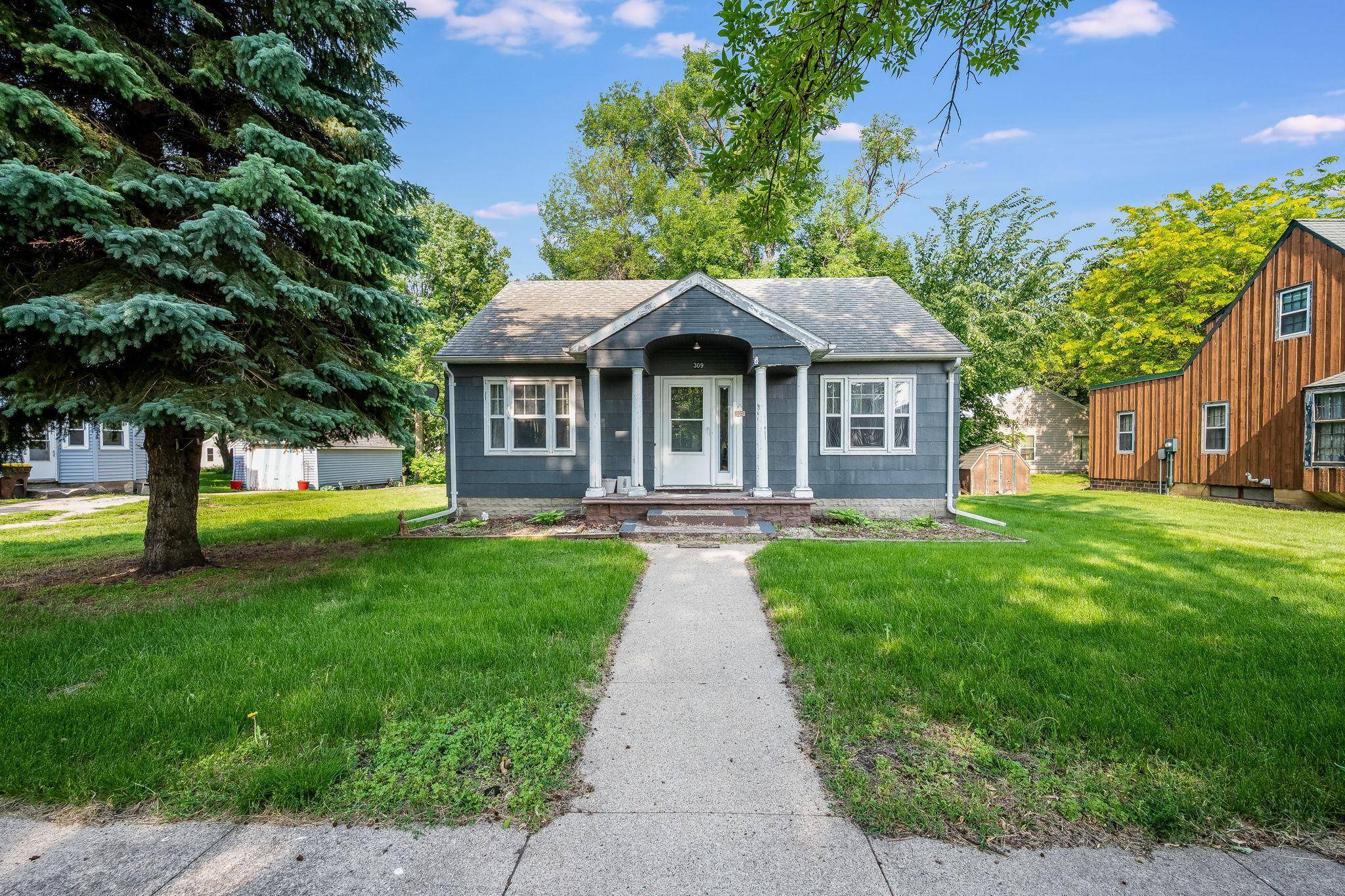 309 N Central AVE, Truman, MN 56088