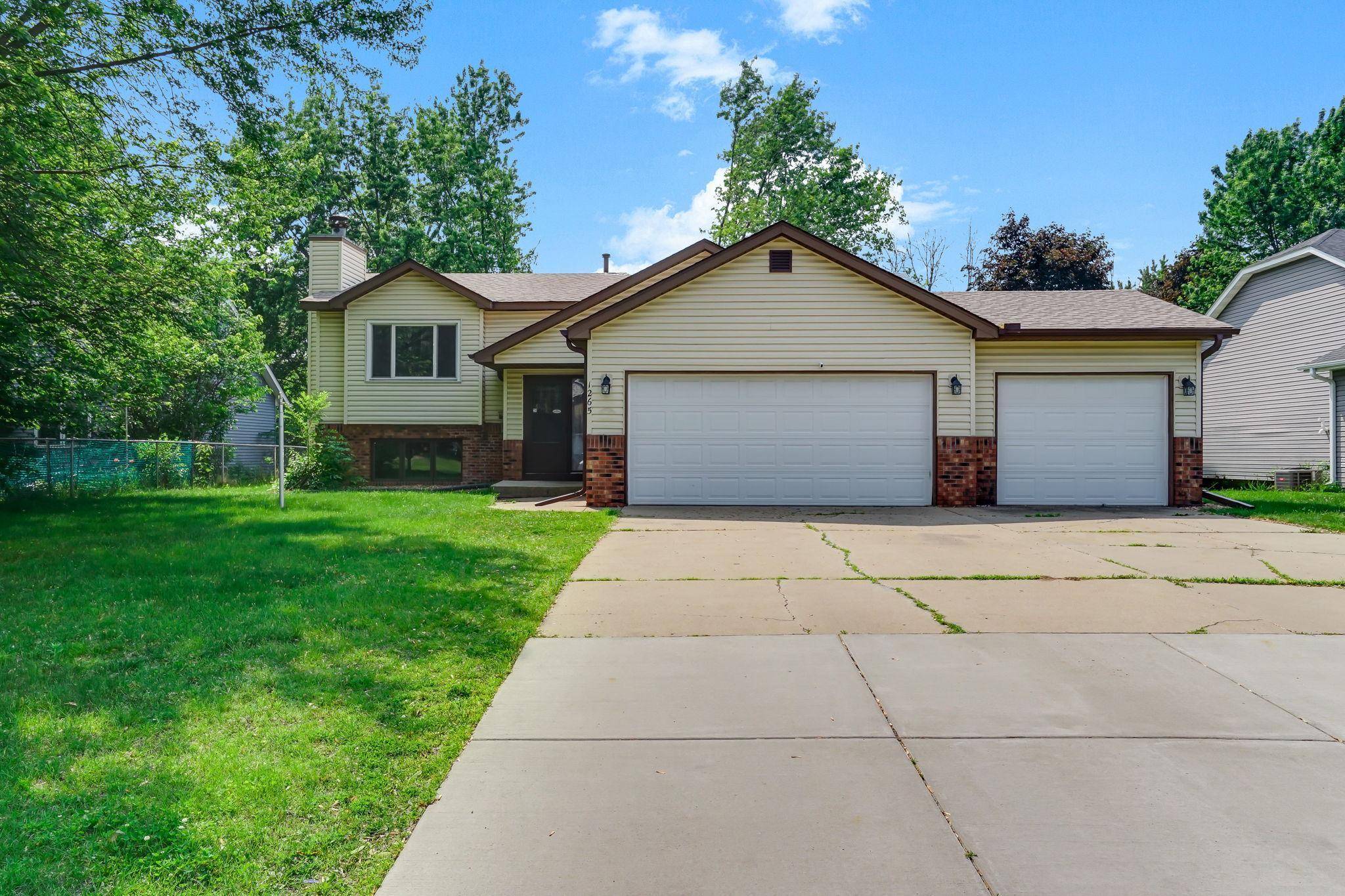 Maplewood, MN 55119,1265 Mayhill RD N