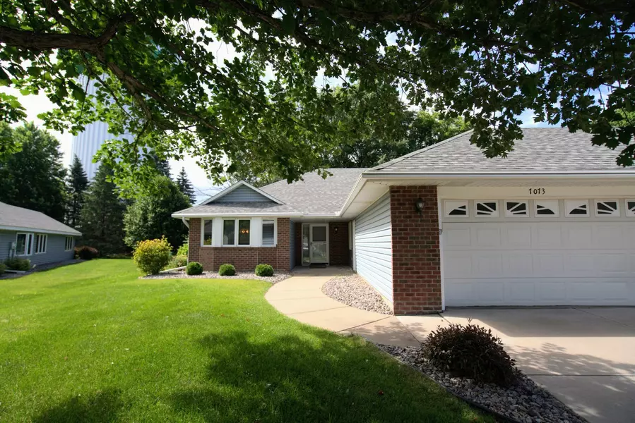 7073 24th ST N, Oakdale, MN 55128