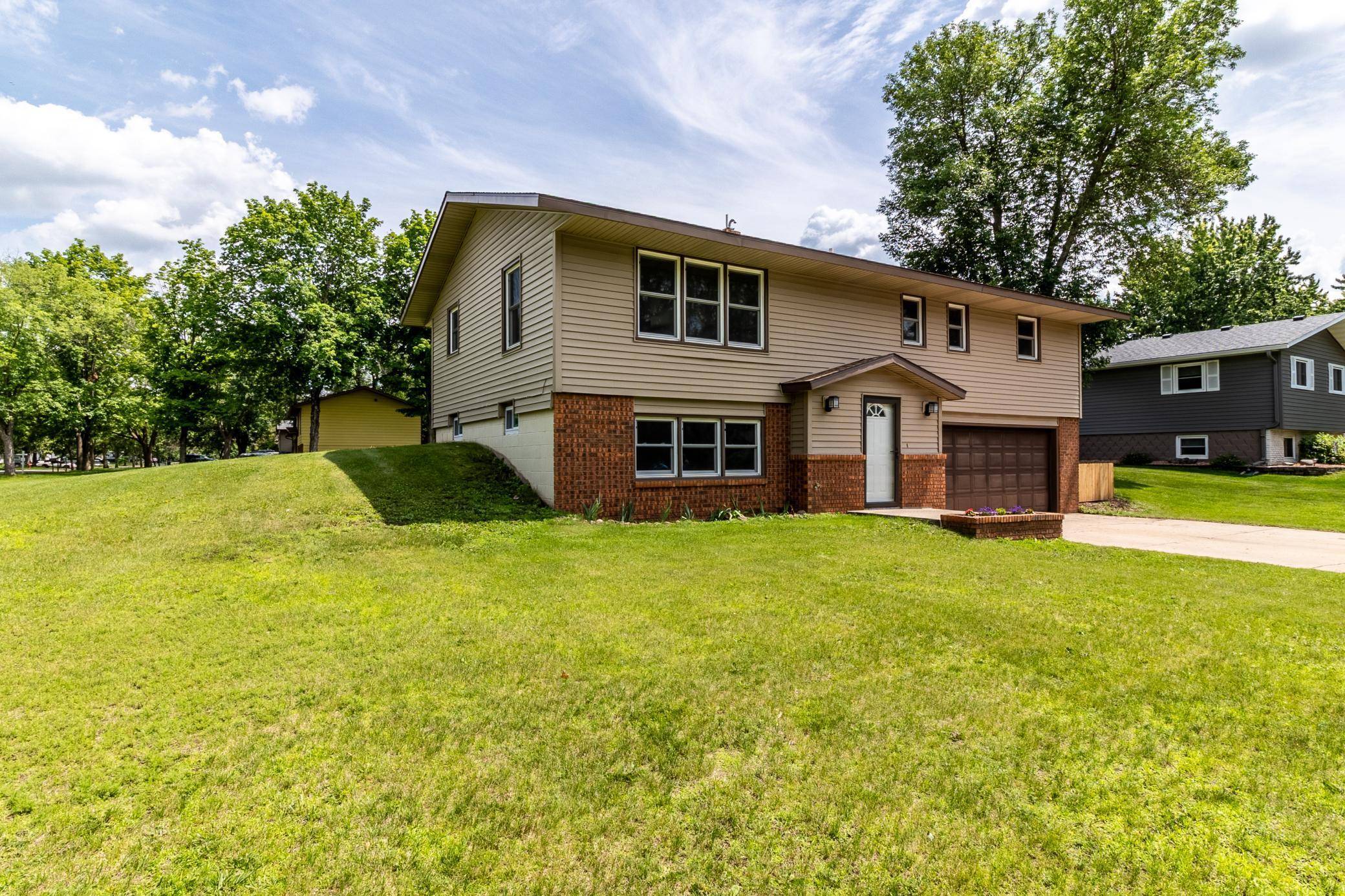 Saint Cloud, MN 56303,1744 Oak RD