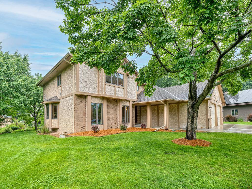 4125 Bridgewater CIR, Vadnais Heights, MN 55127