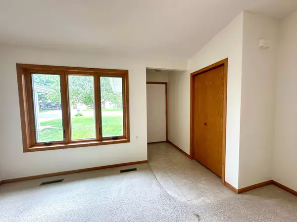 Spring Valley, MN 55975,722 Memorial DR