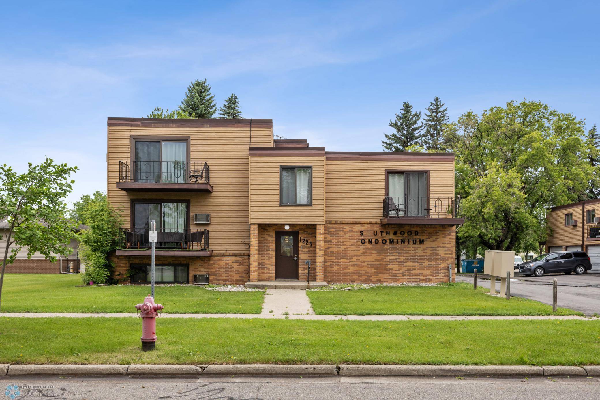 1225 7th ST S #6, Moorhead, MN 56560