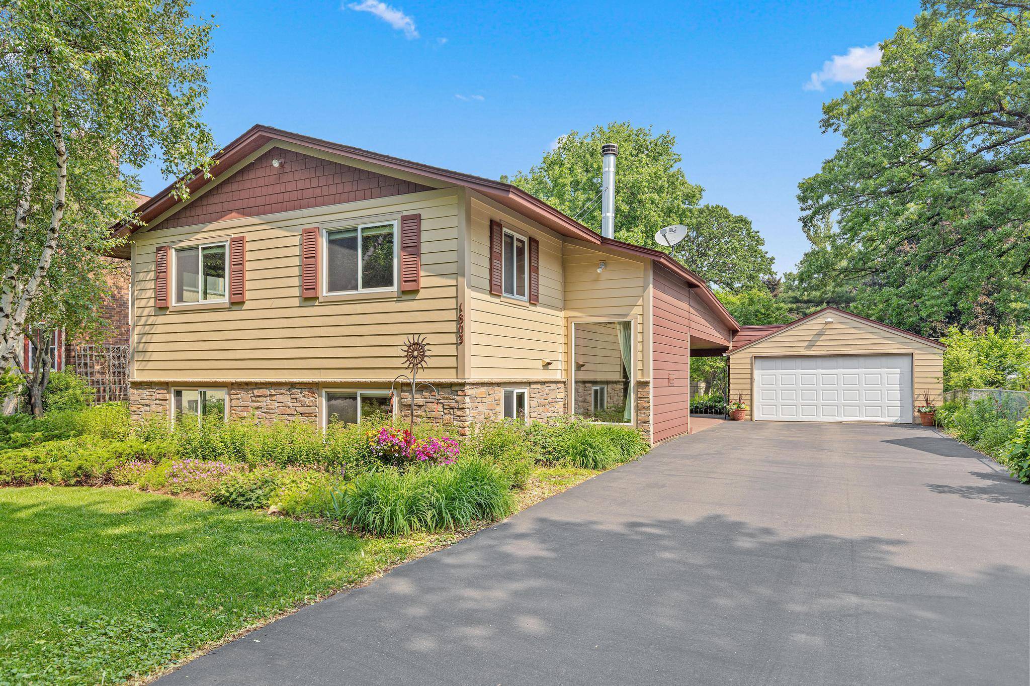 1803 Hubbard AVE, Saint Paul, MN 55104