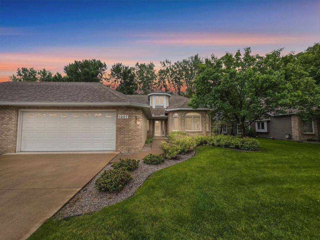 1207 Silverthorn CT, Shoreview, MN 55126