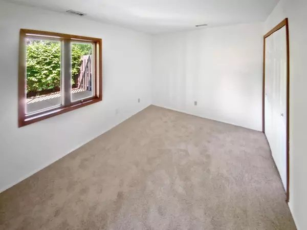 Eden Prairie, MN 55347,8055 Timber Lake DR