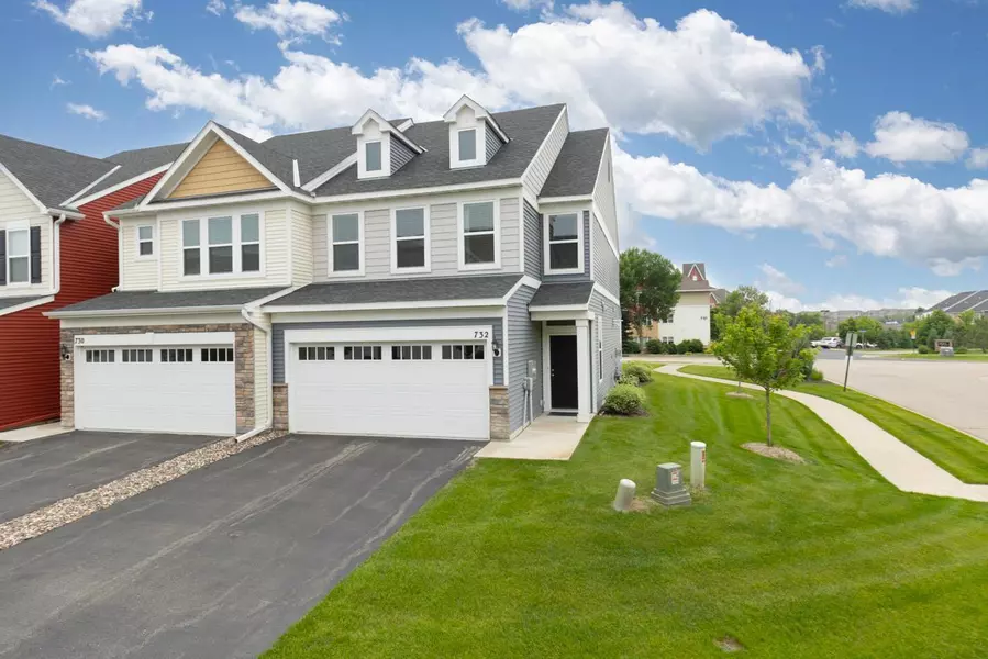 732 Wildflower LN, Chanhassen, MN 55317