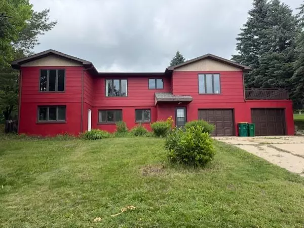 103 Circle DR, Jackson, MN 56143