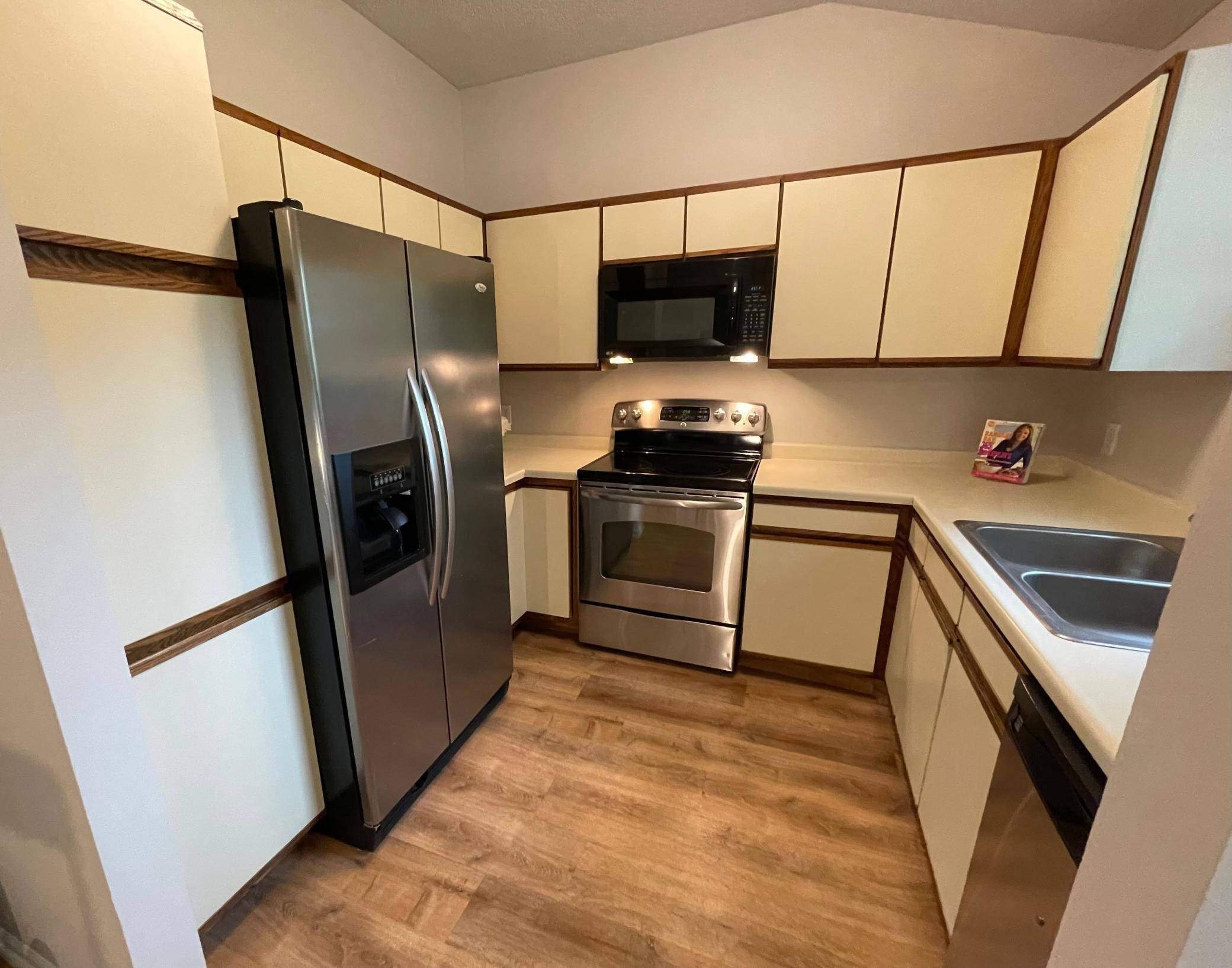 Eden Prairie, MN 55347,8637 Saratoga LN