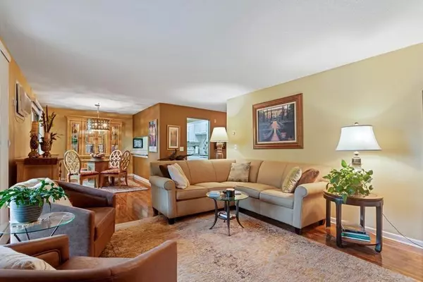 35 Nathan LN N #104, Plymouth, MN 55441