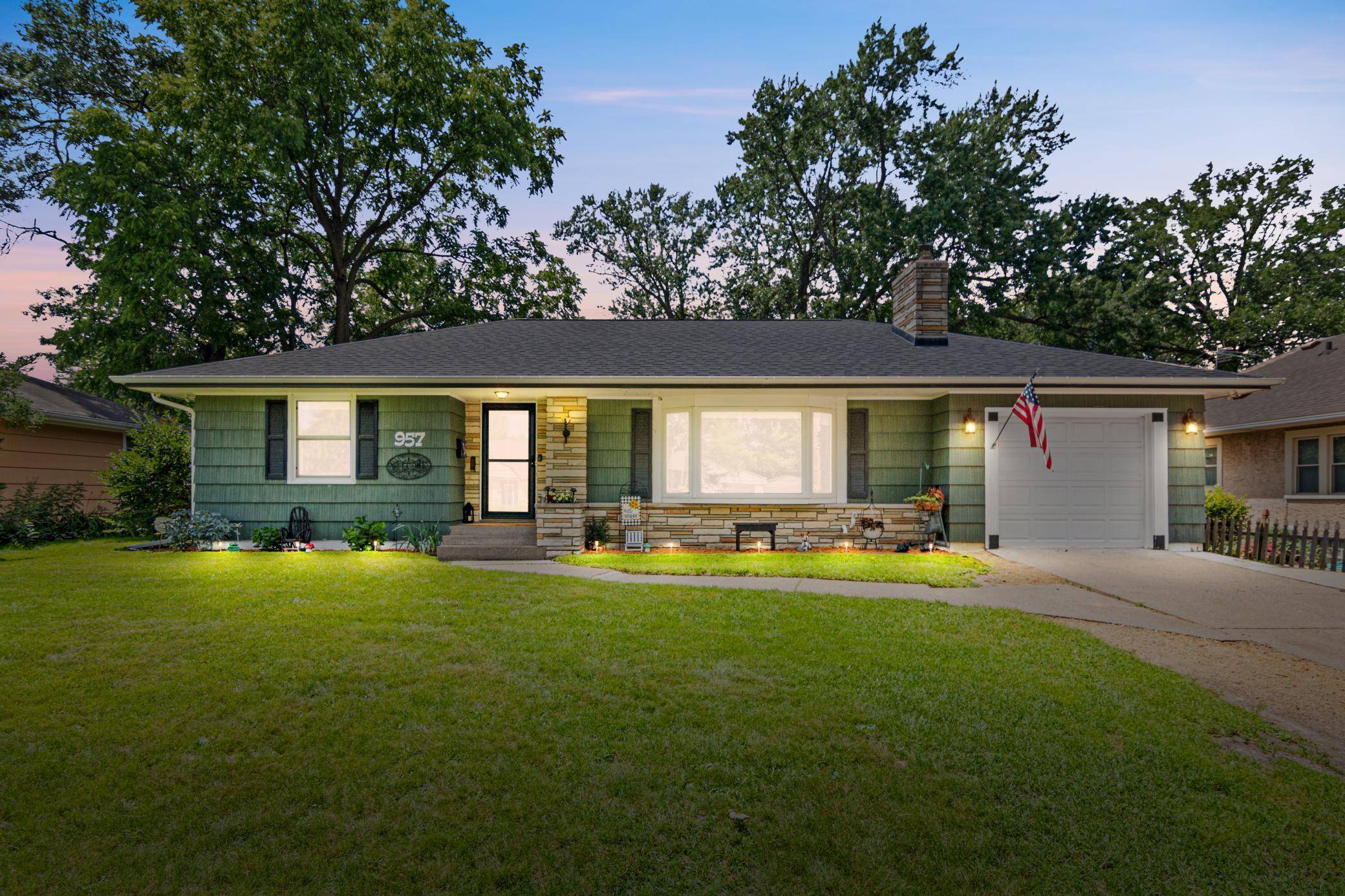 957 Hall AVE, West Saint Paul, MN 55118