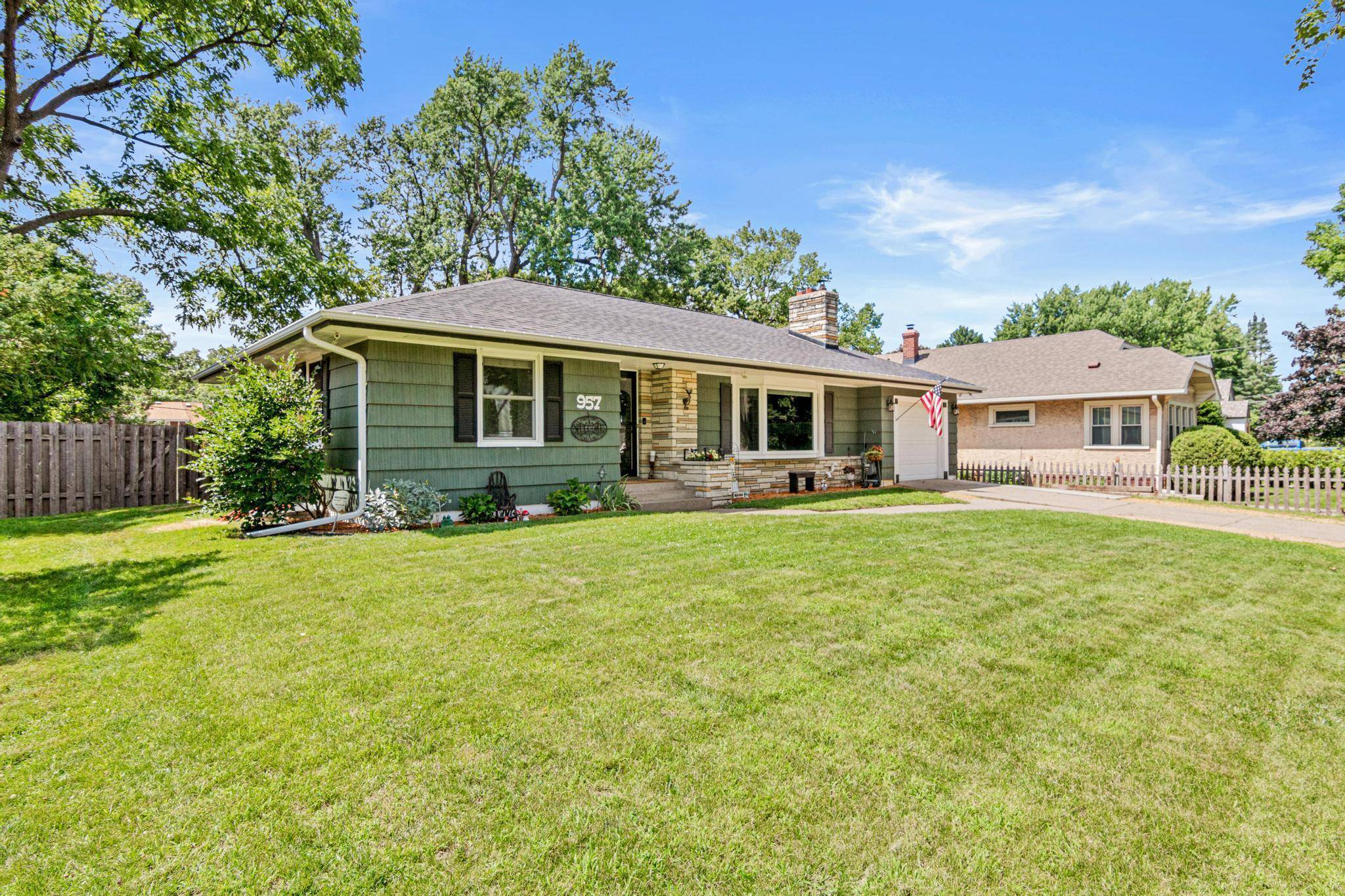 West Saint Paul, MN 55118,957 Hall AVE