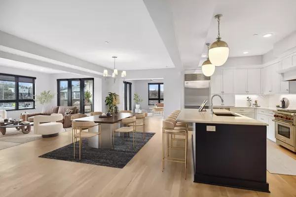 Wayzata, MN 55391,222 Ferndale RD S #203