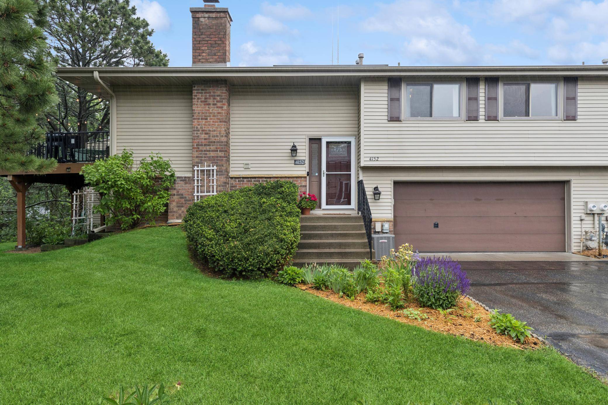 4152 Sylvia LN S, Shoreview, MN 55126
