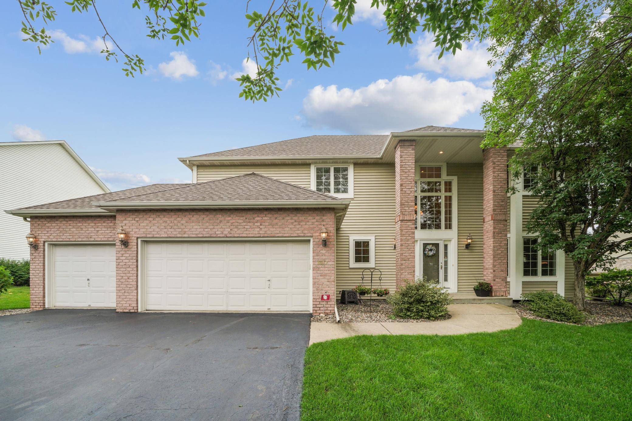8017 Lismore CIR, Eden Prairie, MN 55347