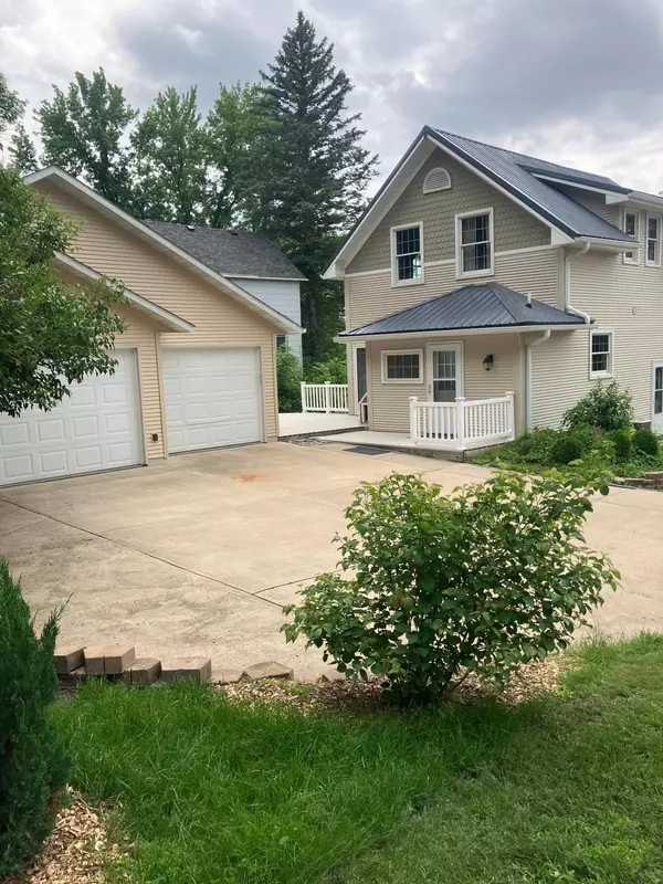 Jackson, MN 56143,104 River ST