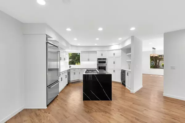Minnetonka, MN 55305,3520 Fairway LN