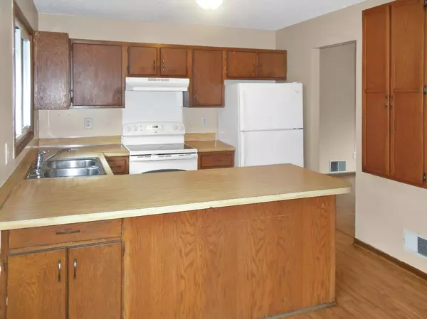 Eagan, MN 55122,2095 Cliffview DR